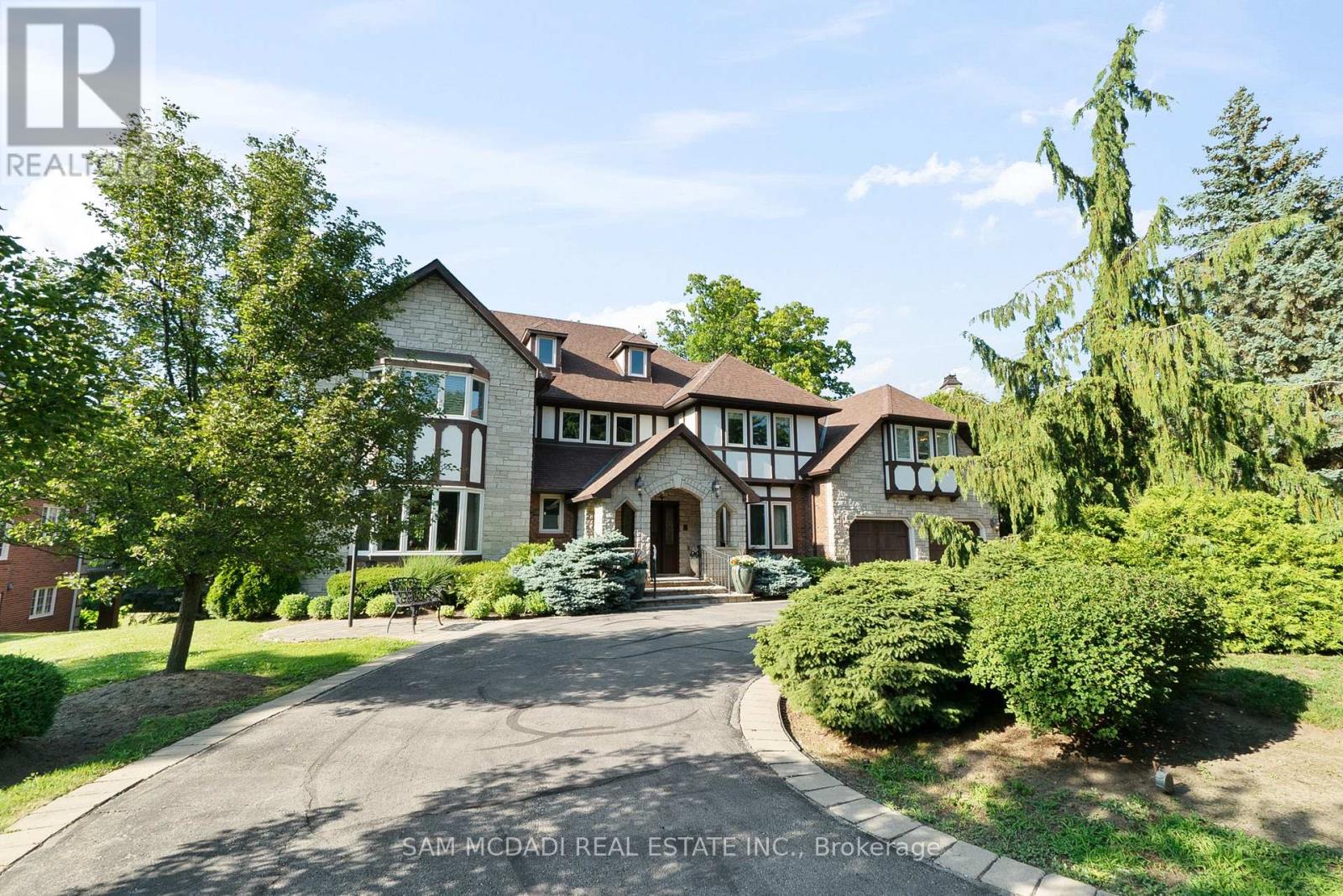 2235 Shawanaga Trail, Mississauga, Ontario  L5H 3X6 - Photo 4 - W12539354