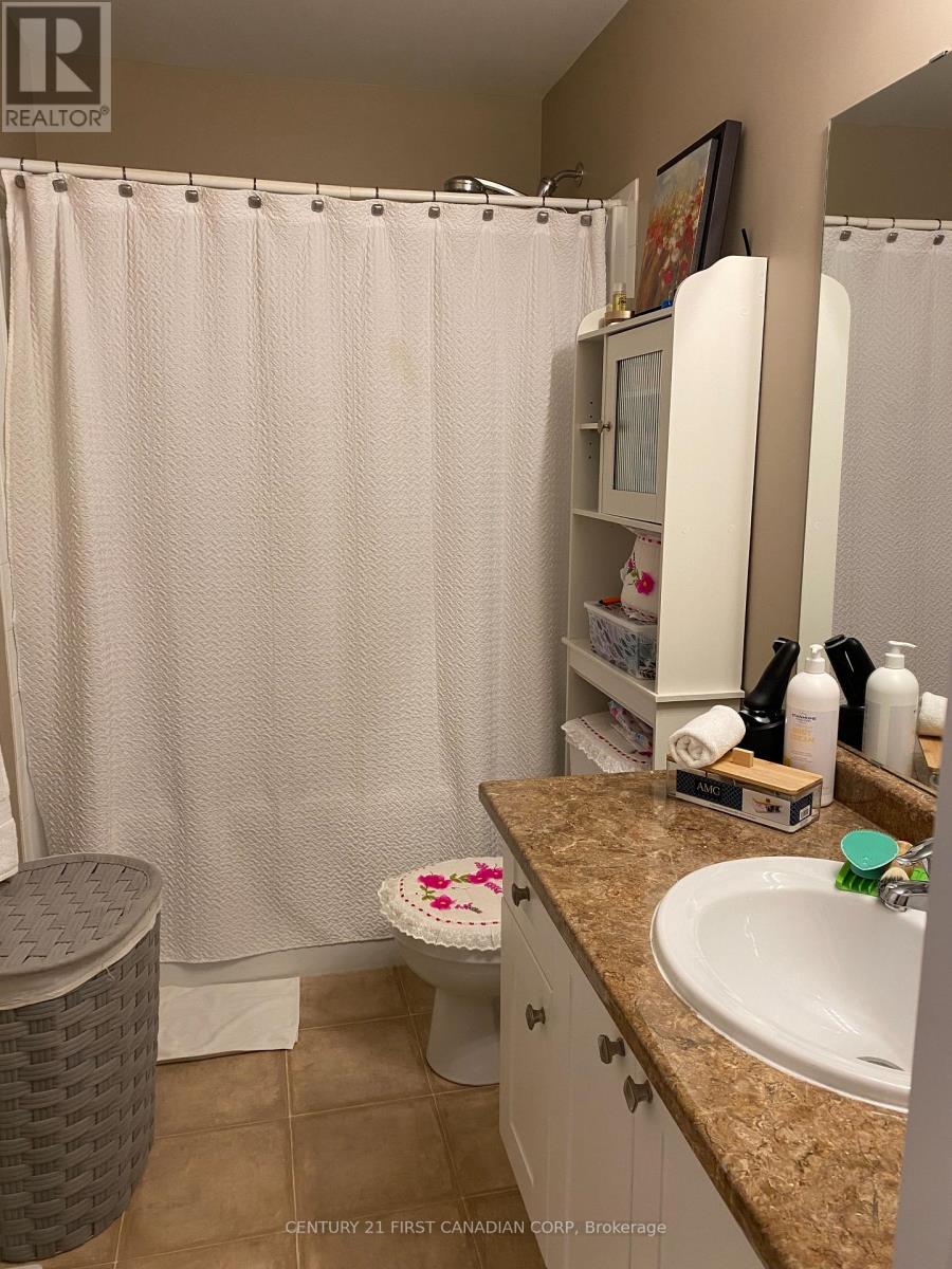 811 Silverfox Crescent, London North, Ontario  N6G 0K2 - Photo 10 - X12539376