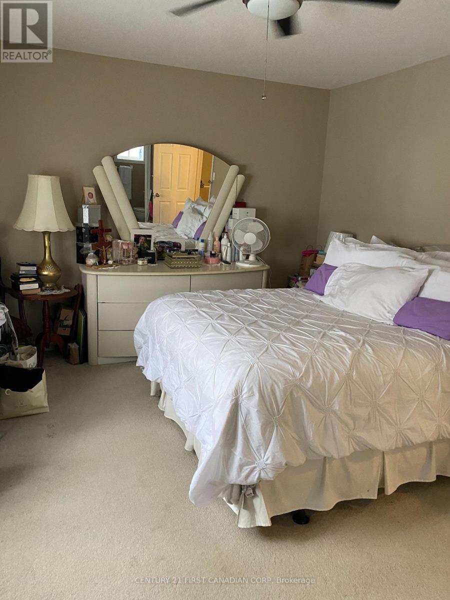 811 Silverfox Crescent, London North, Ontario  N6G 0K2 - Photo 11 - X12539376