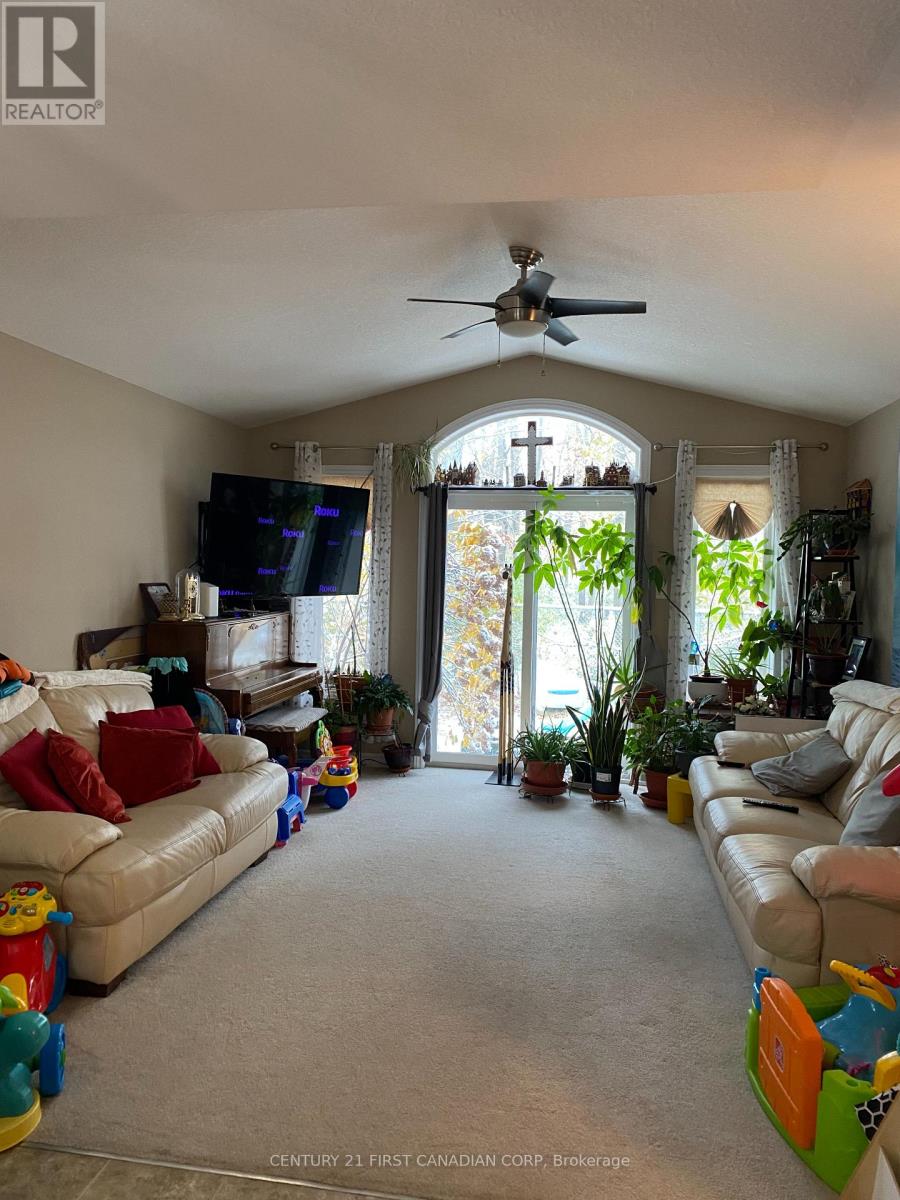 811 Silverfox Crescent, London North, Ontario  N6G 0K2 - Photo 3 - X12539376