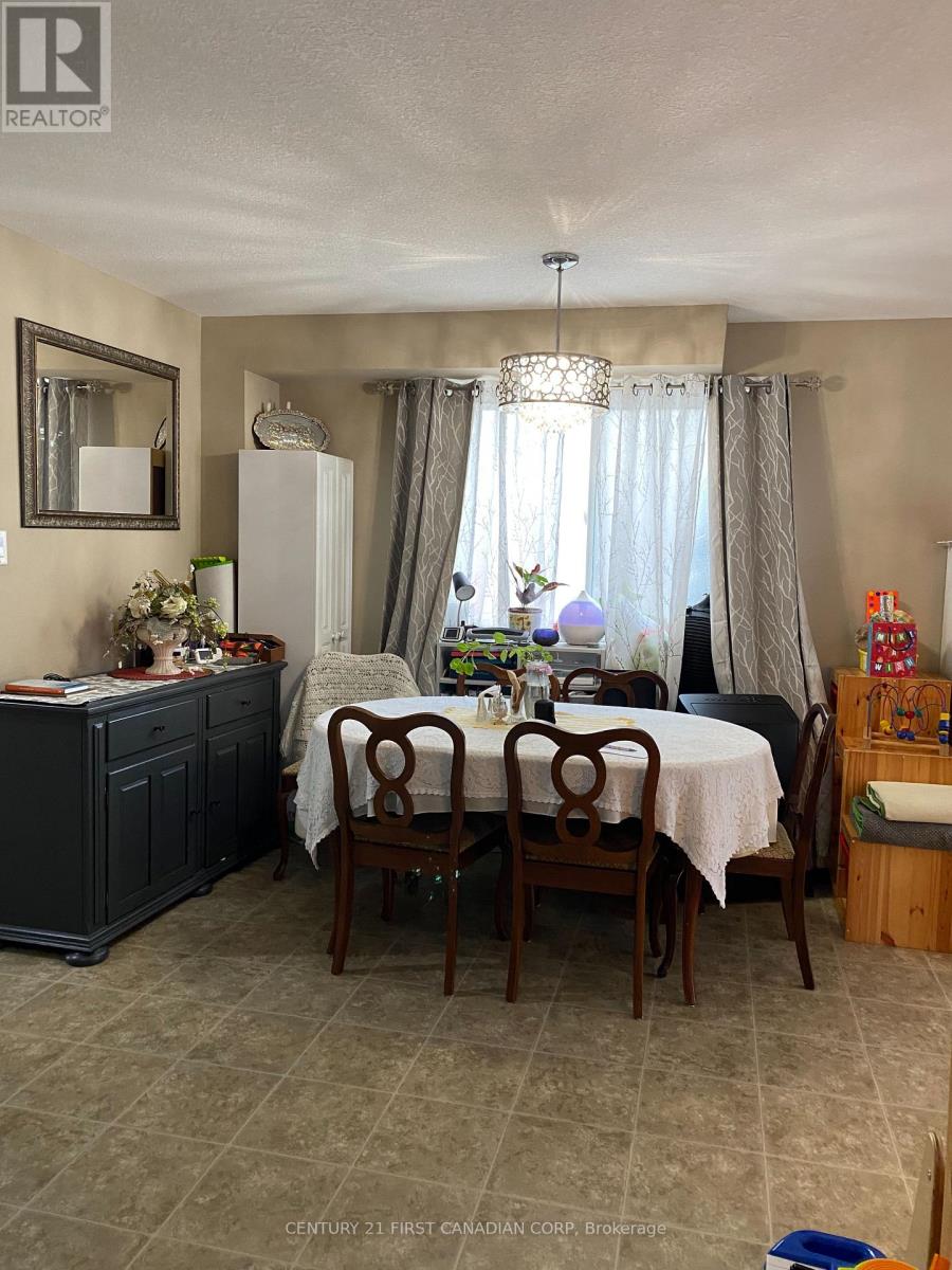 811 Silverfox Crescent, London North, Ontario  N6G 0K2 - Photo 4 - X12539376