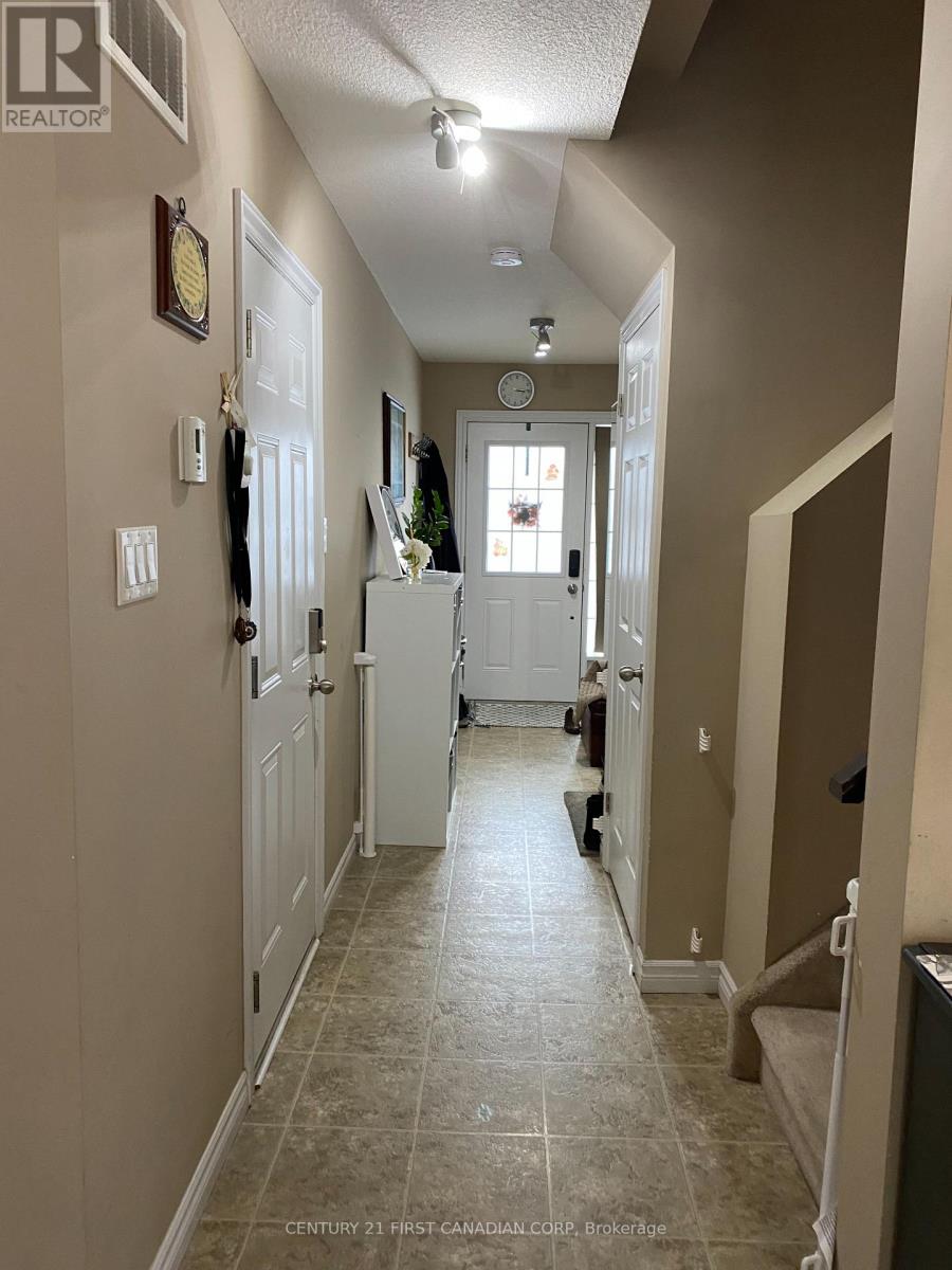 811 Silverfox Crescent, London North, Ontario  N6G 0K2 - Photo 5 - X12539376