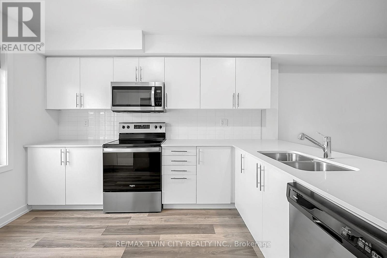 12 - 205 West Oak Trail, Kitchener, Ontario  N2R 0R9 - Photo 13 - X12539342