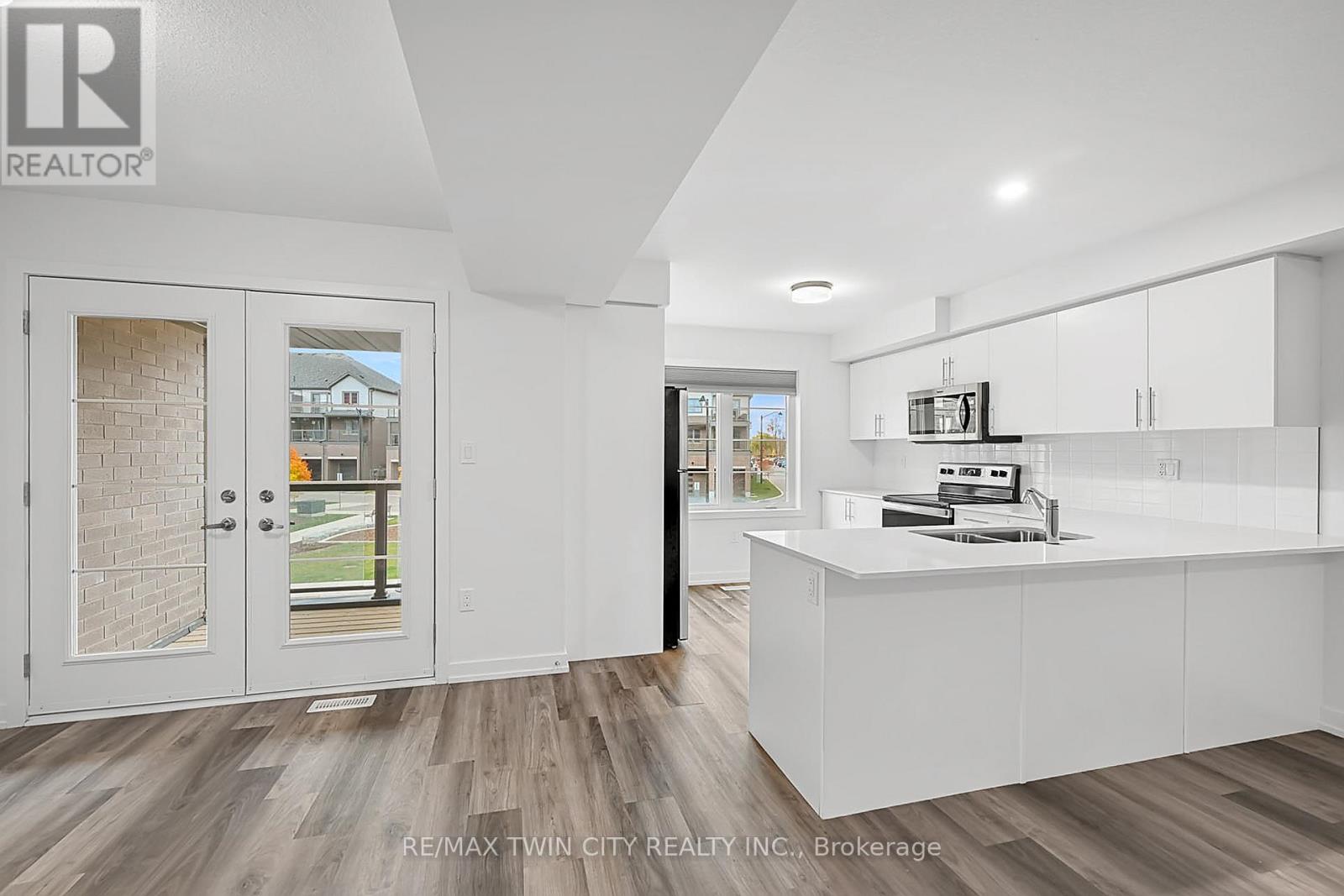 12 - 205 West Oak Trail, Kitchener, Ontario  N2R 0R9 - Photo 15 - X12539342