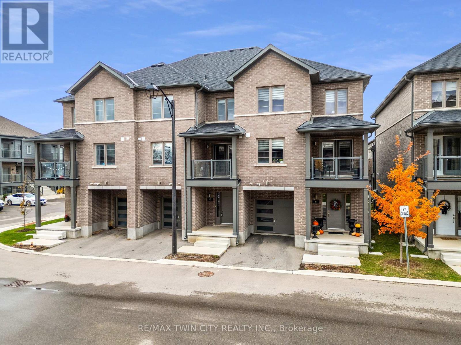 12 - 205 West Oak Trail, Kitchener, Ontario  N2R 0R9 - Photo 2 - X12539342