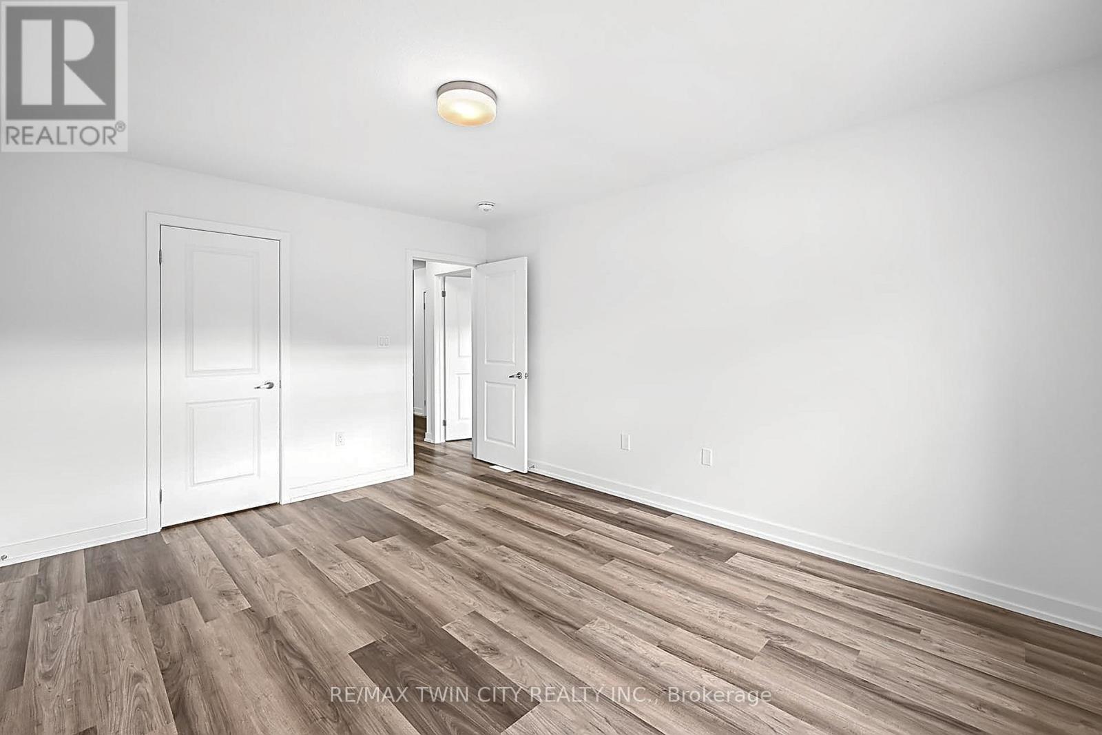 12 - 205 West Oak Trail, Kitchener, Ontario  N2R 0R9 - Photo 24 - X12539342