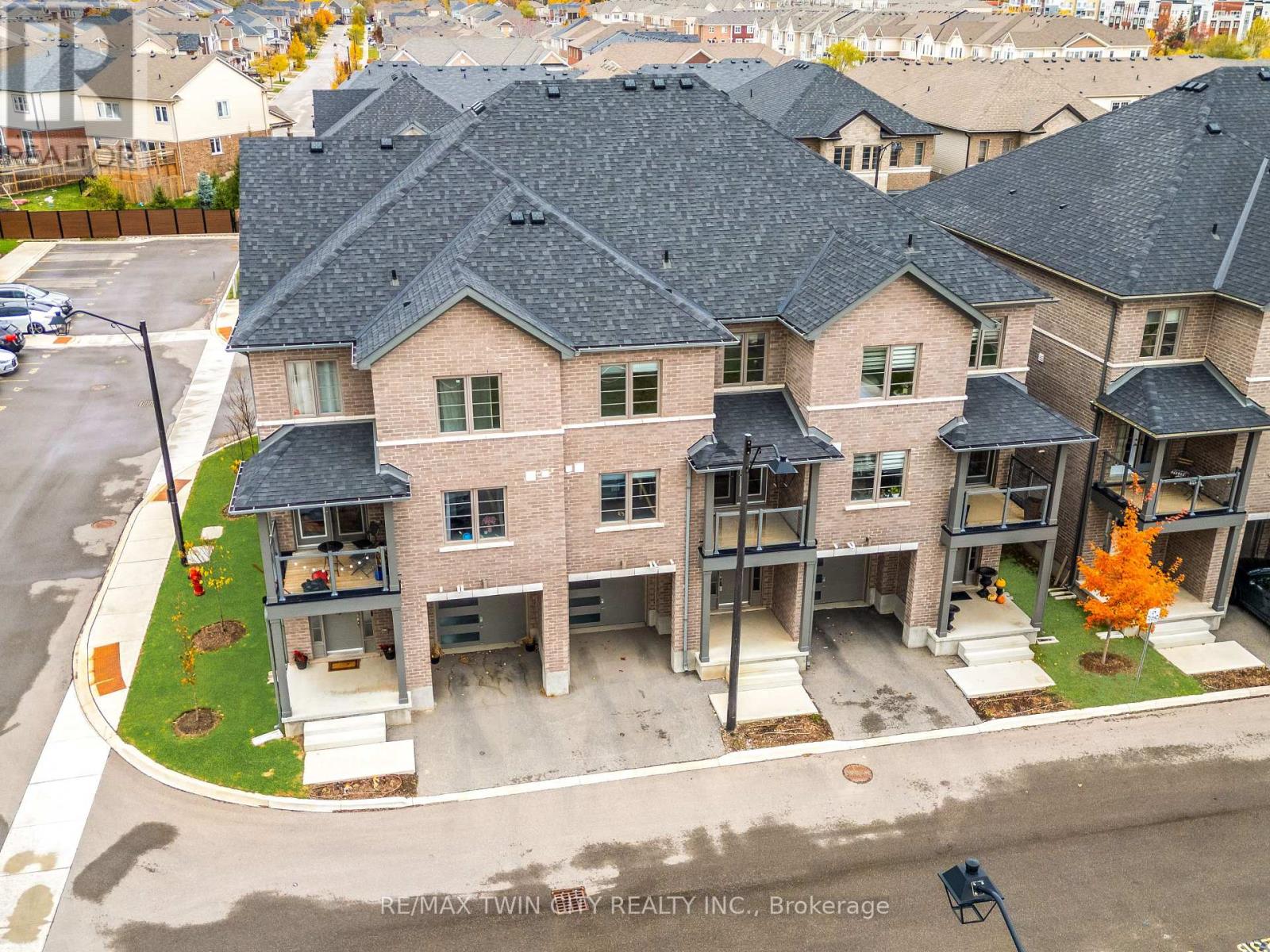 12 - 205 West Oak Trail, Kitchener, Ontario  N2R 0R9 - Photo 31 - X12539342