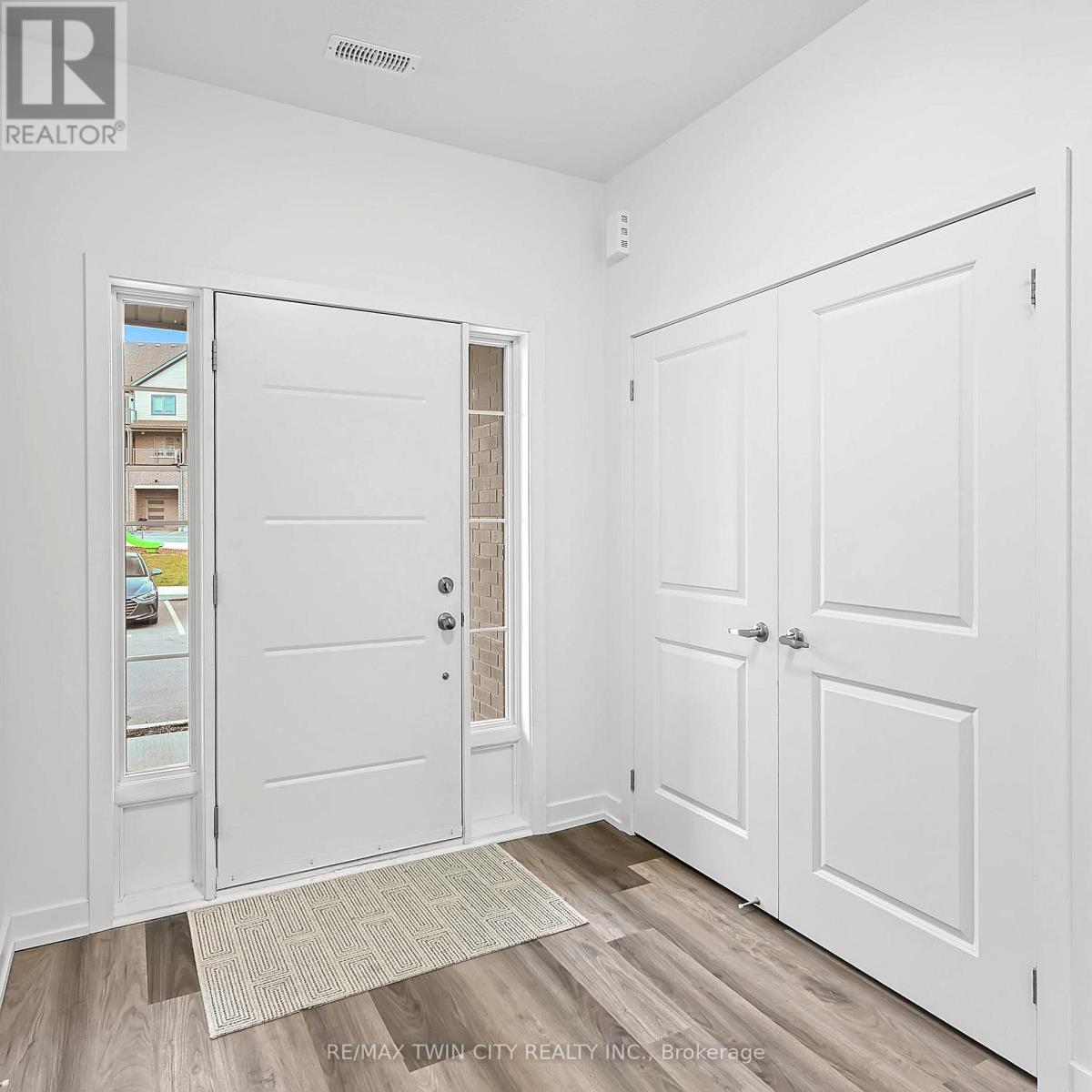 12 - 205 West Oak Trail, Kitchener, Ontario  N2R 0R9 - Photo 4 - X12539342