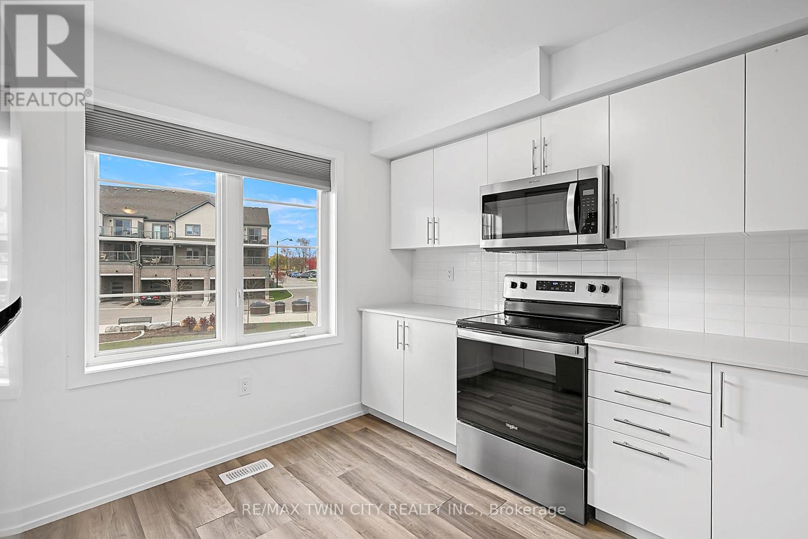 12 - 205 West Oak Trail, Kitchener, Ontario  N2R 0R9 - Photo 9 - X12539342