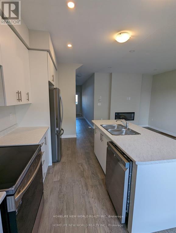 18 - 30 Mia Drive, Hamilton, Ontario  L9B 1K2 - Photo 4 - X12539046