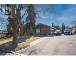 4 MOORECROFT CRESCENT, Toronto, Ontario
