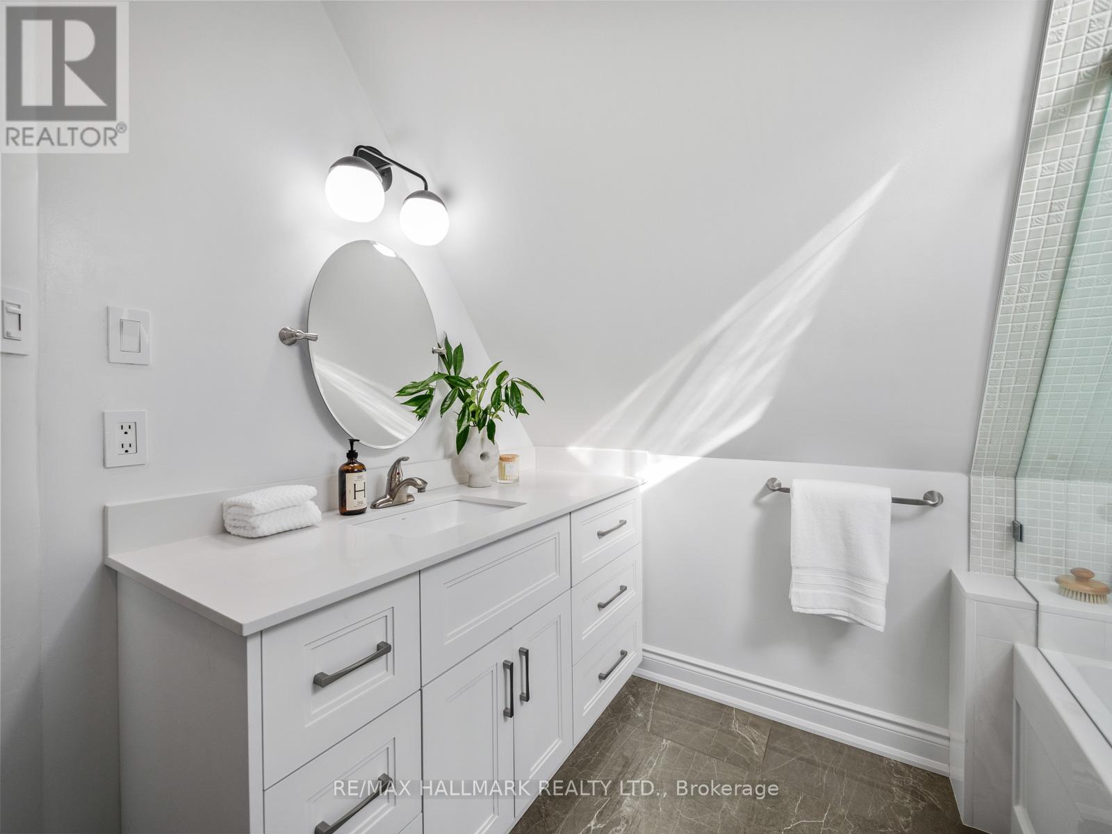 133 Langley Avenue, Toronto, Ontario  M4K 1B6 - Photo 37 - E12539174