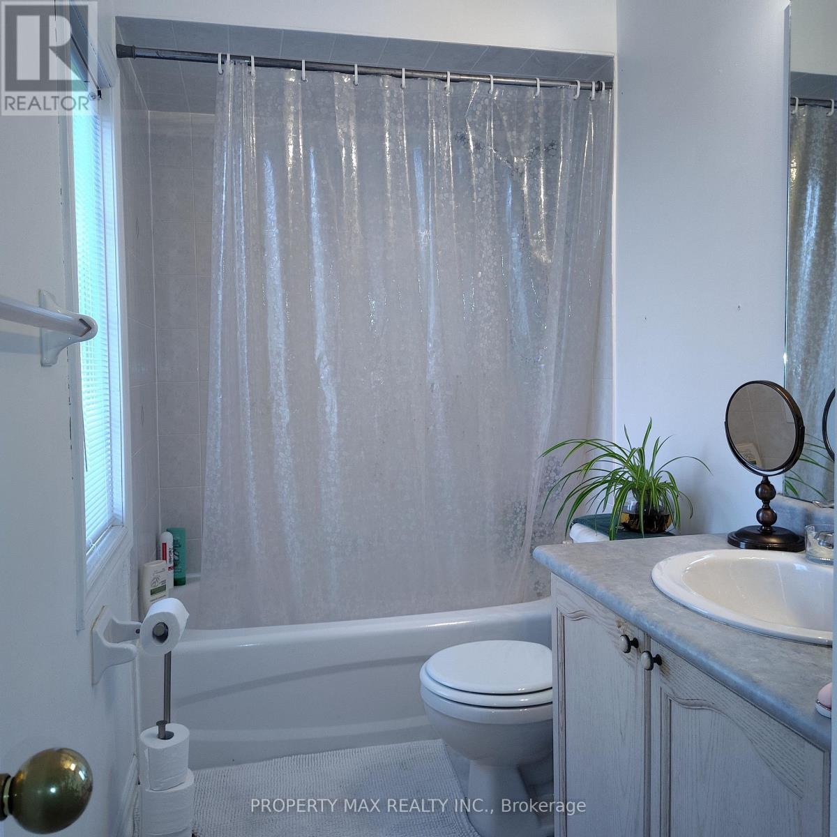 55 Park Place Drive, Markham, Ontario  L6E 1Z9 - Photo 13 - N12539374