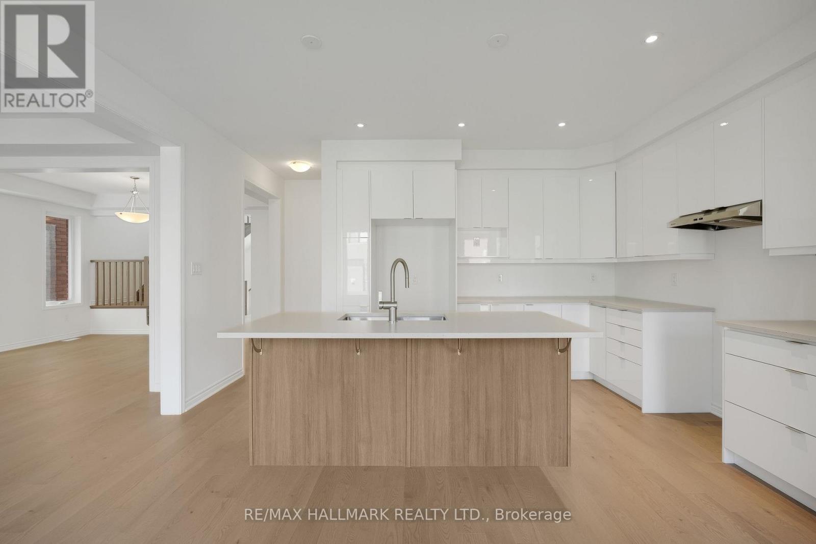 626 Newlove Street, Innisfil, Ontario  L9S 0R9 - Photo 12 - N12539388