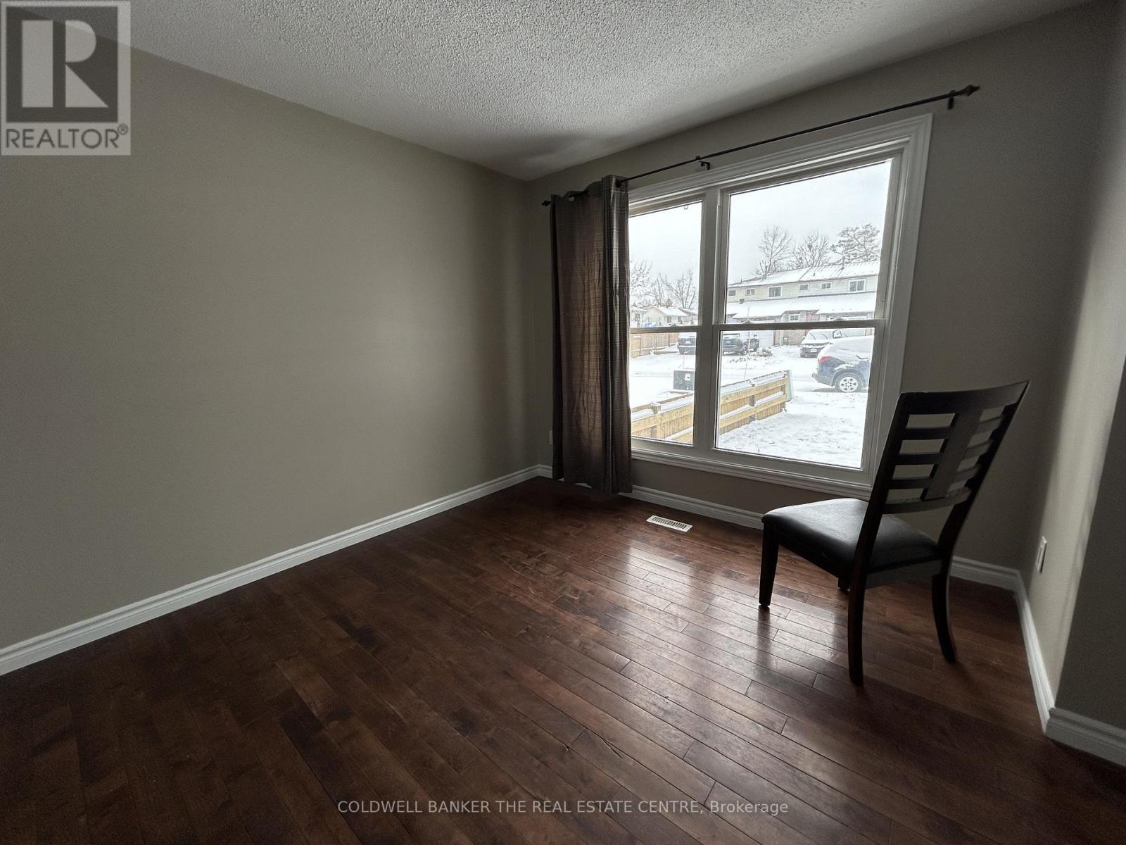 11 Chaucer Crescent, Barrie (Letitia Heights), Ontario  L4N 4T8 - Photo 3 - S12539400