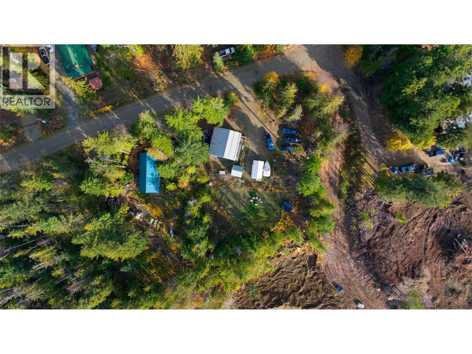 7636 Mountain Drive, Anglemont, British Columbia  V0E 1M8 - Photo 19 - 10369033