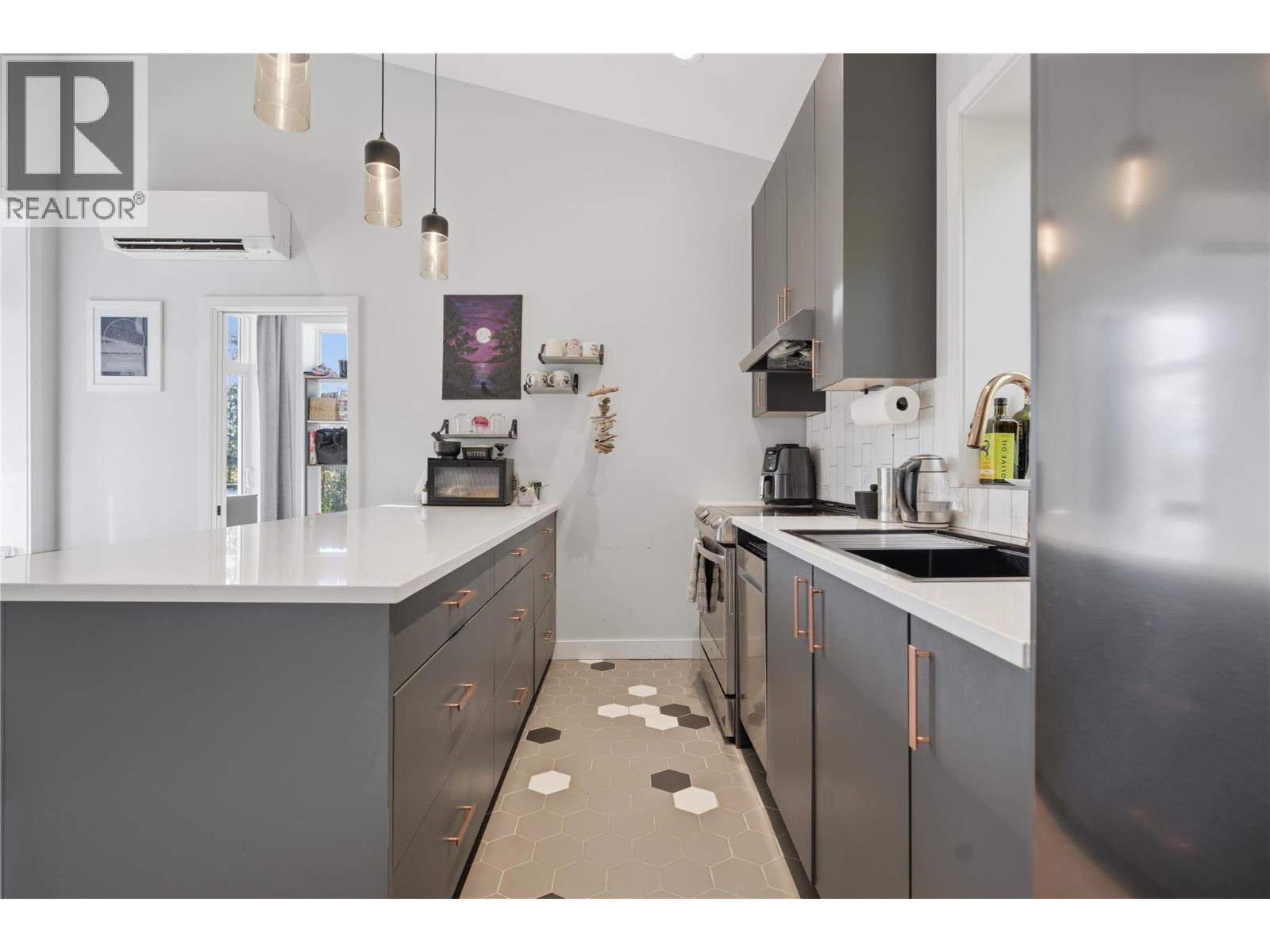 7636 Mountain Drive, Anglemont, British Columbia  V0E 1M8 - Photo 31 - 10369033