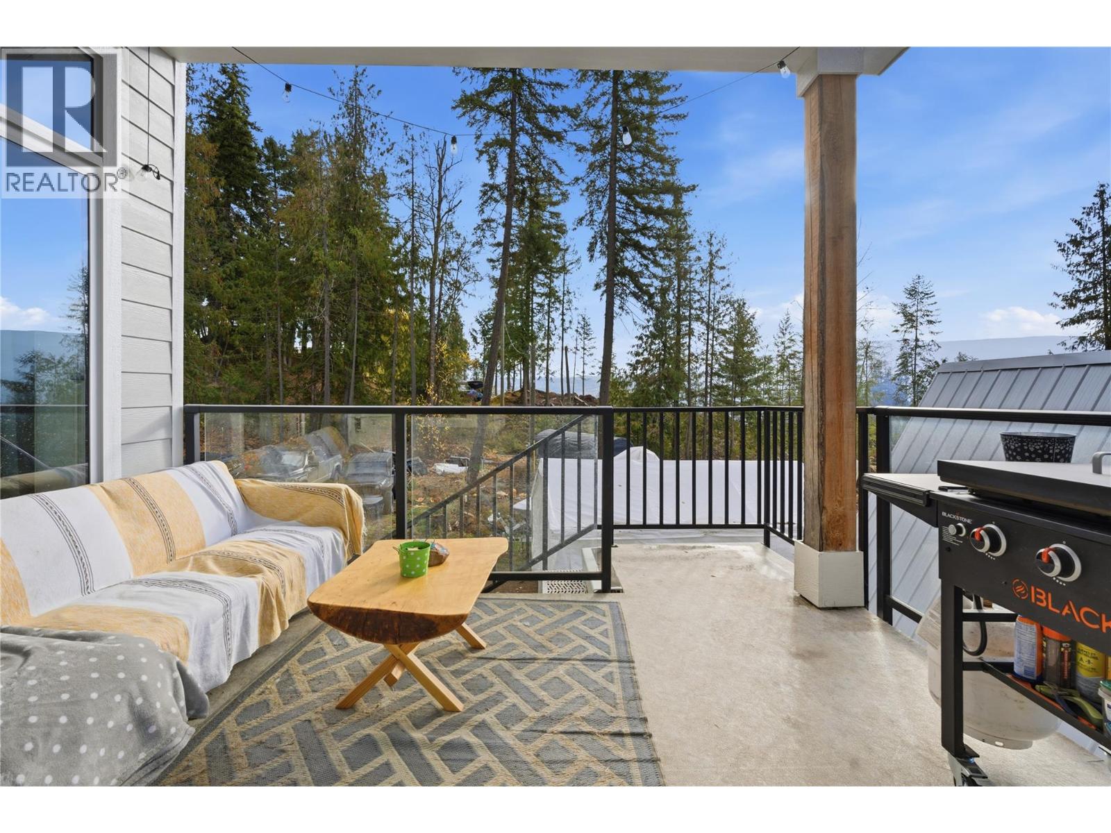 7636 Mountain Drive, Anglemont, British Columbia  V0E 1M8 - Photo 13 - 10369033