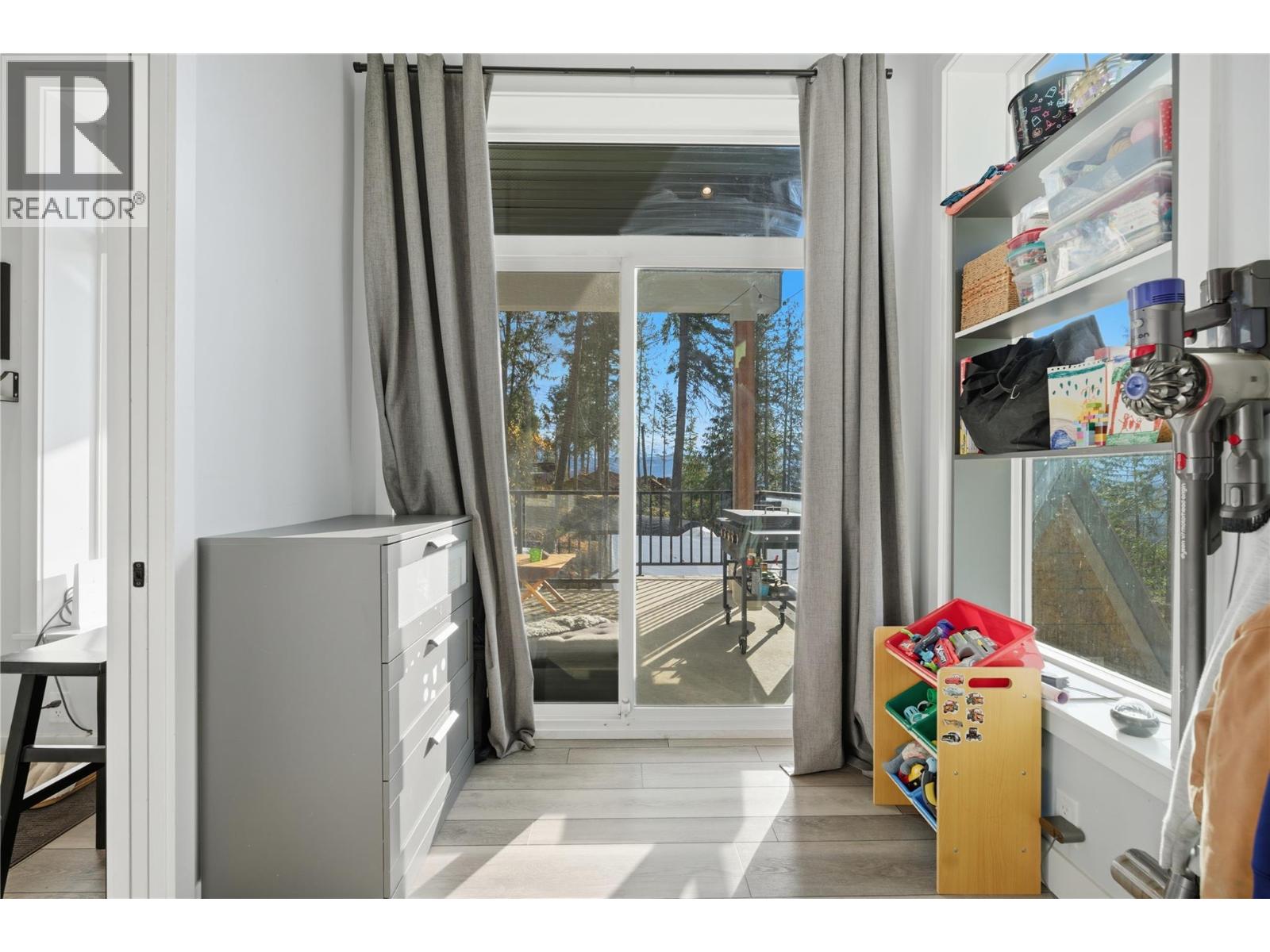 7636 Mountain Drive, Anglemont, British Columbia  V0E 1M8 - Photo 27 - 10369033