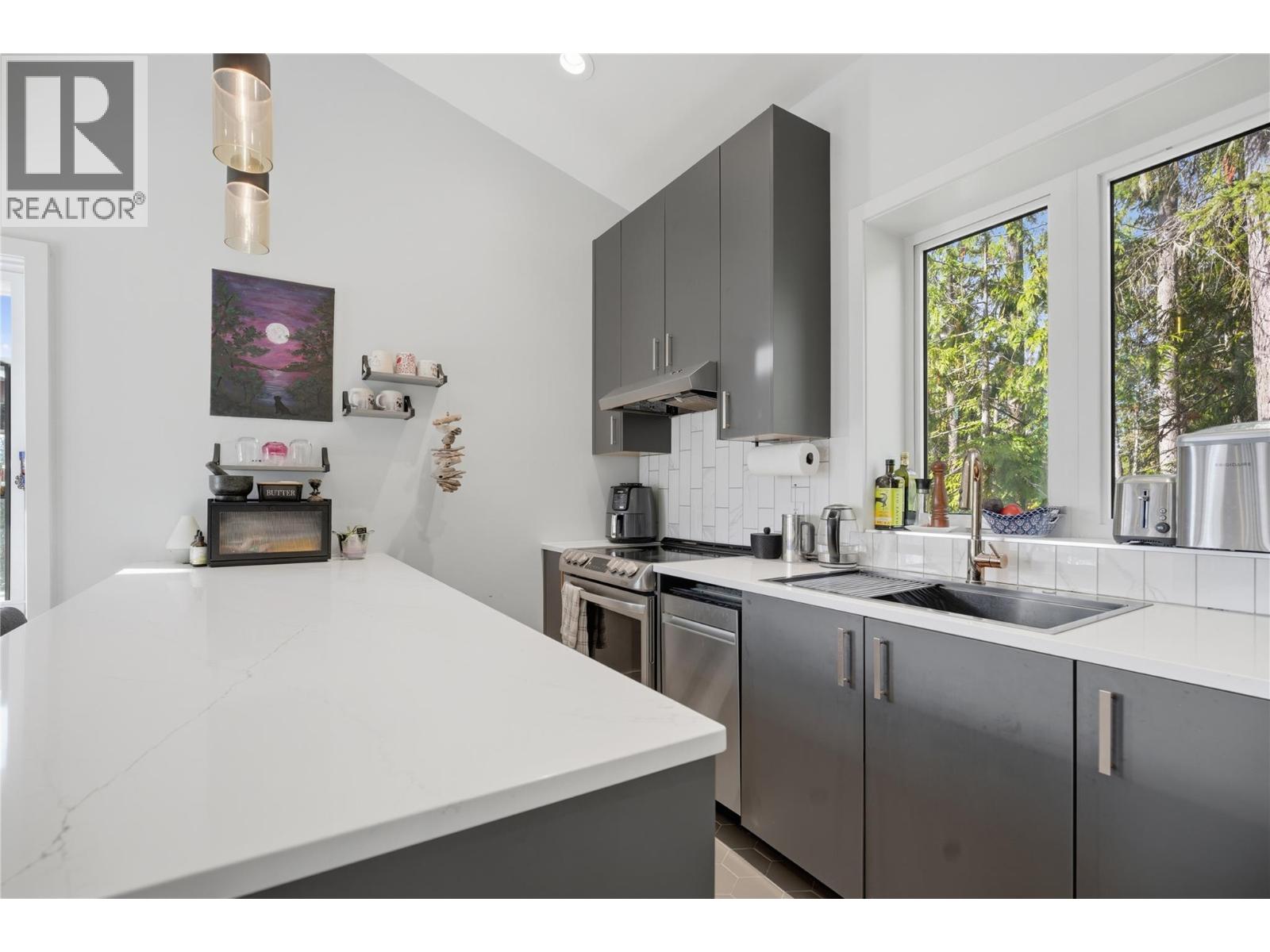 7636 Mountain Drive, Anglemont, British Columbia  V0E 1M8 - Photo 32 - 10369033