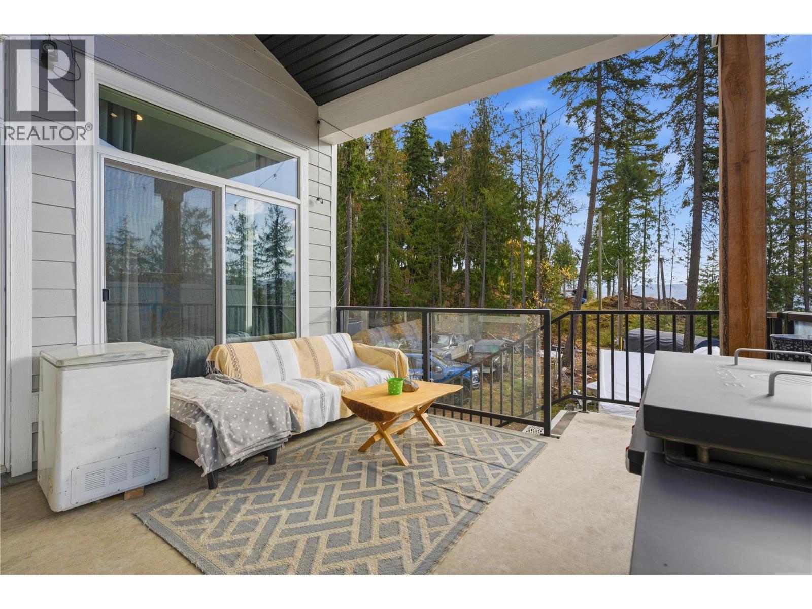 7636 Mountain Drive, Anglemont, British Columbia  V0E 1M8 - Photo 14 - 10369033