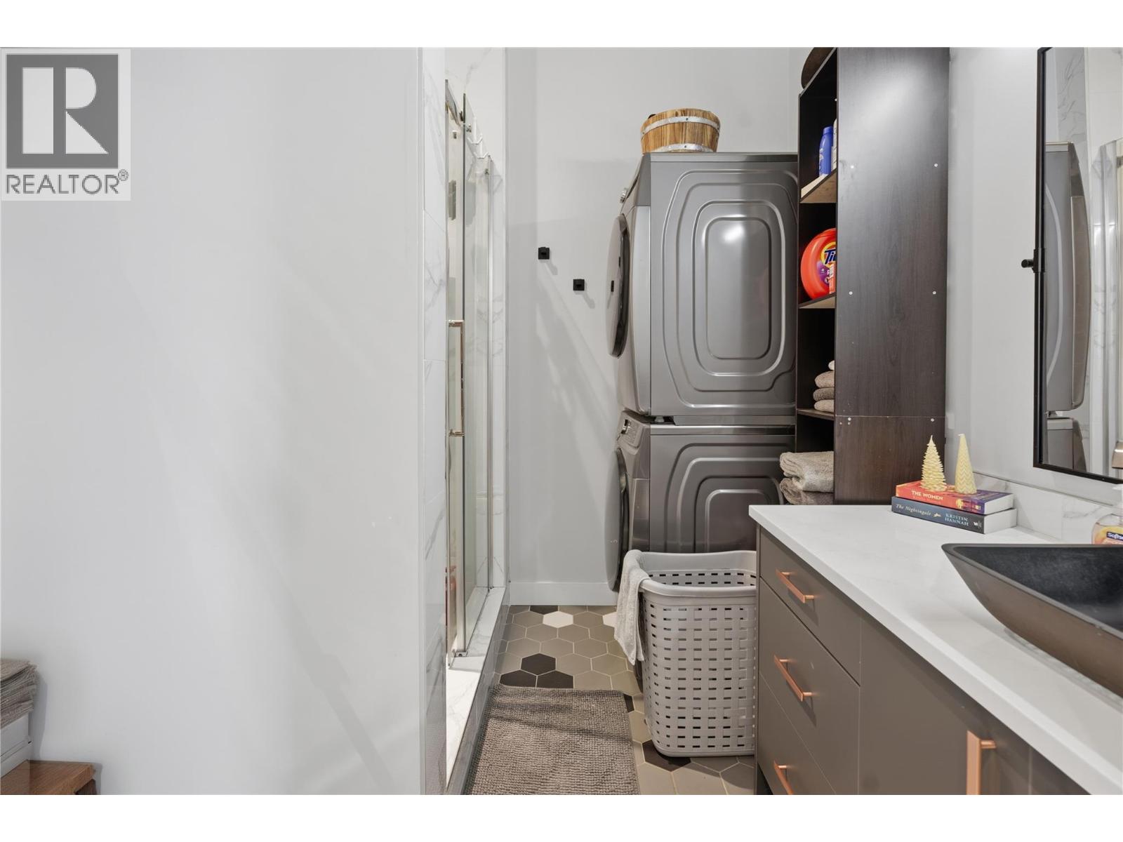 7636 Mountain Drive, Anglemont, British Columbia  V0E 1M8 - Photo 34 - 10369033