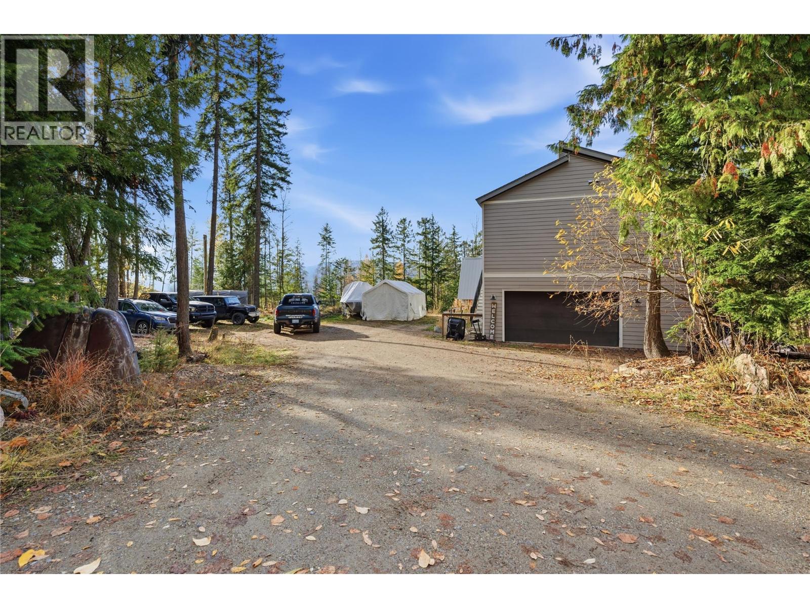 7636 Mountain Drive, Anglemont, British Columbia