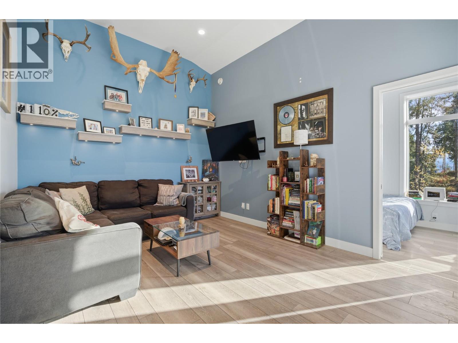 7636 Mountain Drive, Anglemont, British Columbia  V0E 1M8 - Photo 29 - 10369033