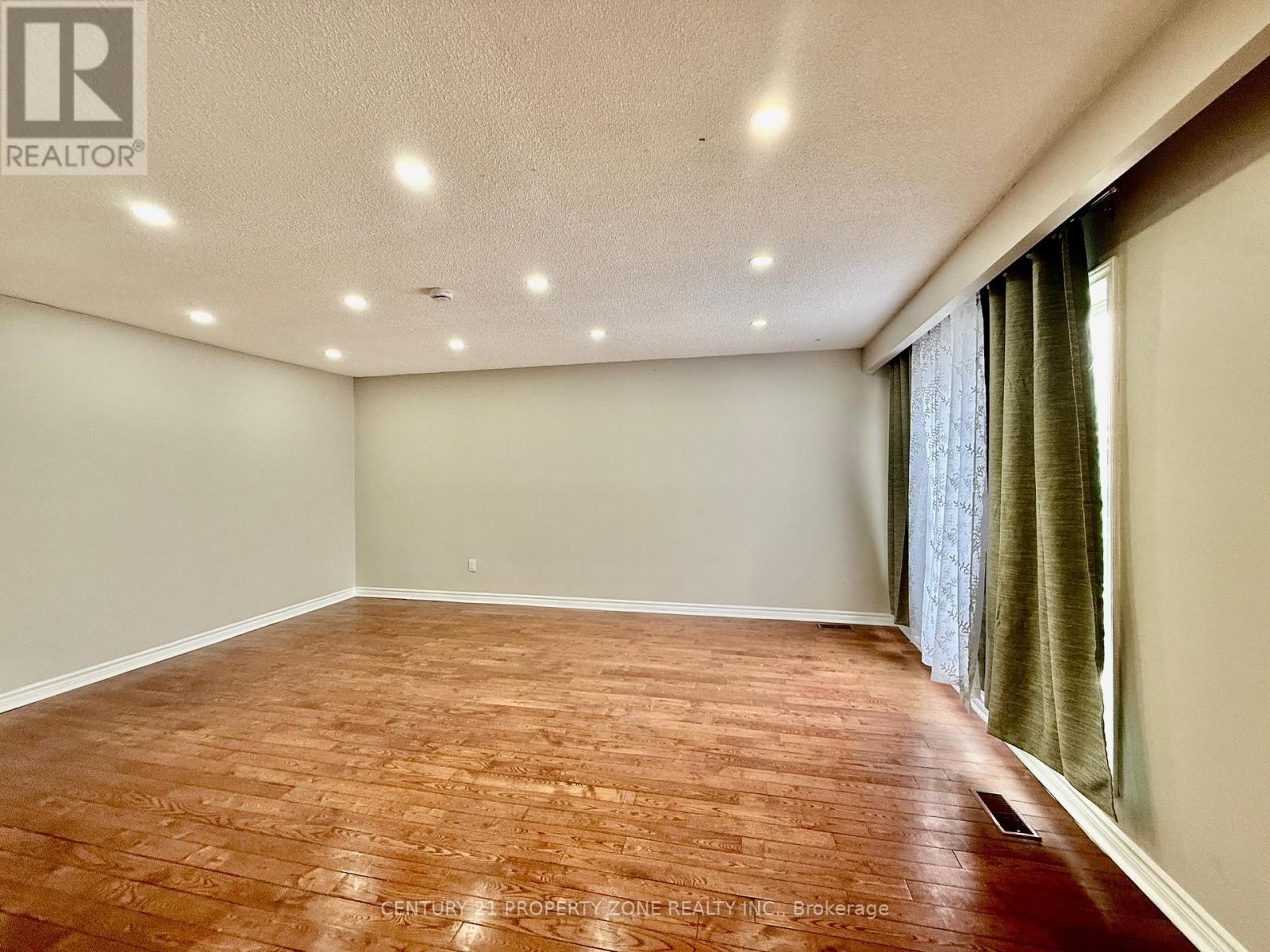 41 Crosswood Lane, Brampton, Ontario  L6V 3M1 - Photo 2 - W12539362