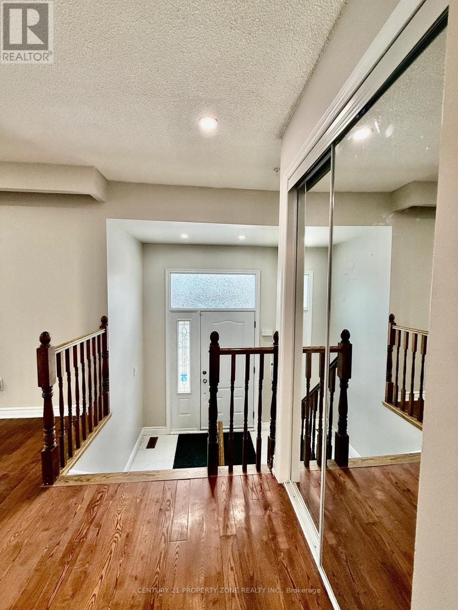 41 Crosswood Lane, Brampton, Ontario  L6V 3M1 - Photo 5 - W12539362