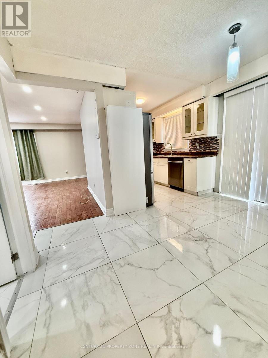 41 Crosswood Lane, Brampton, Ontario  L6V 3M1 - Photo 6 - W12539362