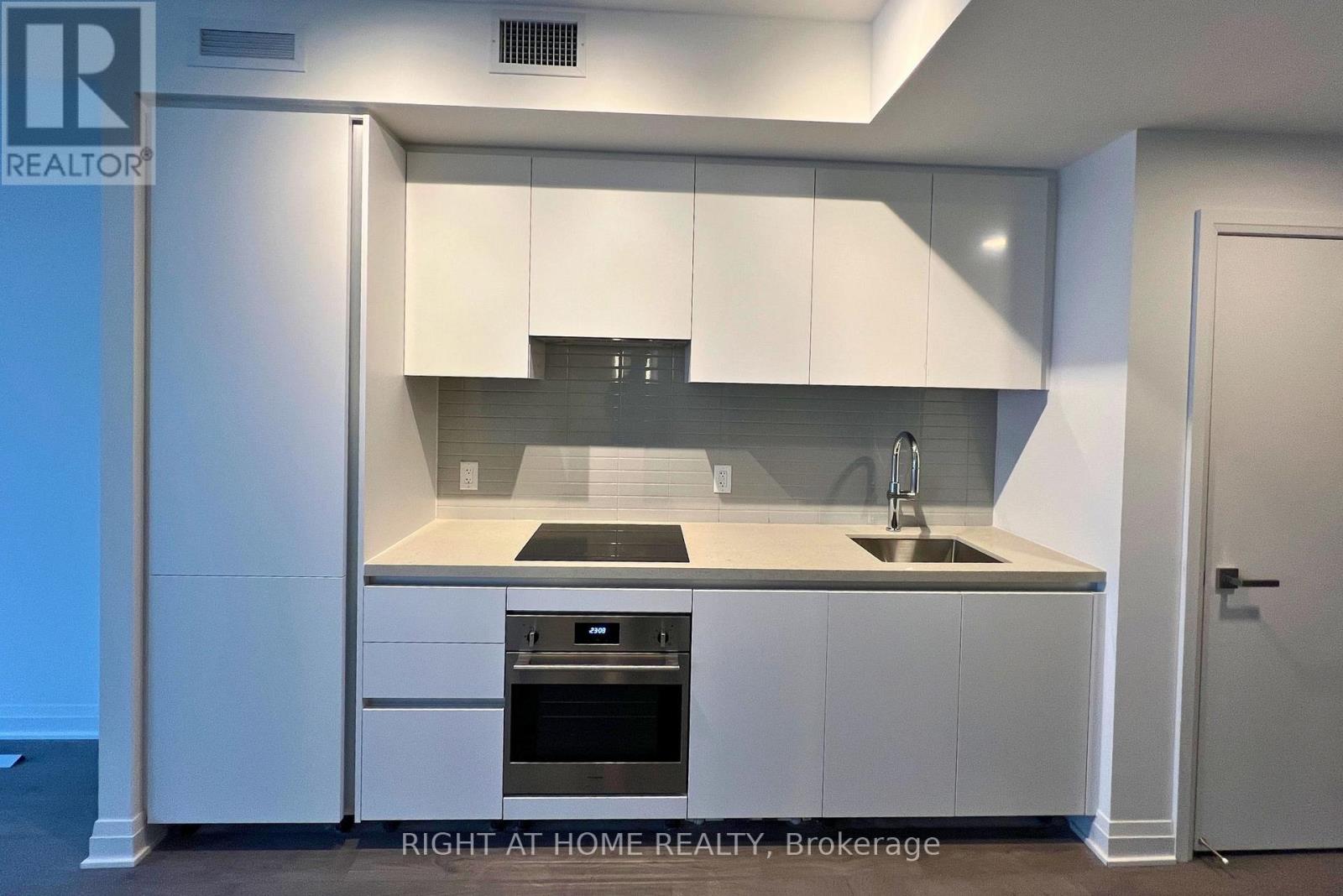 3008 - 4015 The Exchange, Mississauga, Ontario  L5B 0N9 - Photo 2 - W12539366