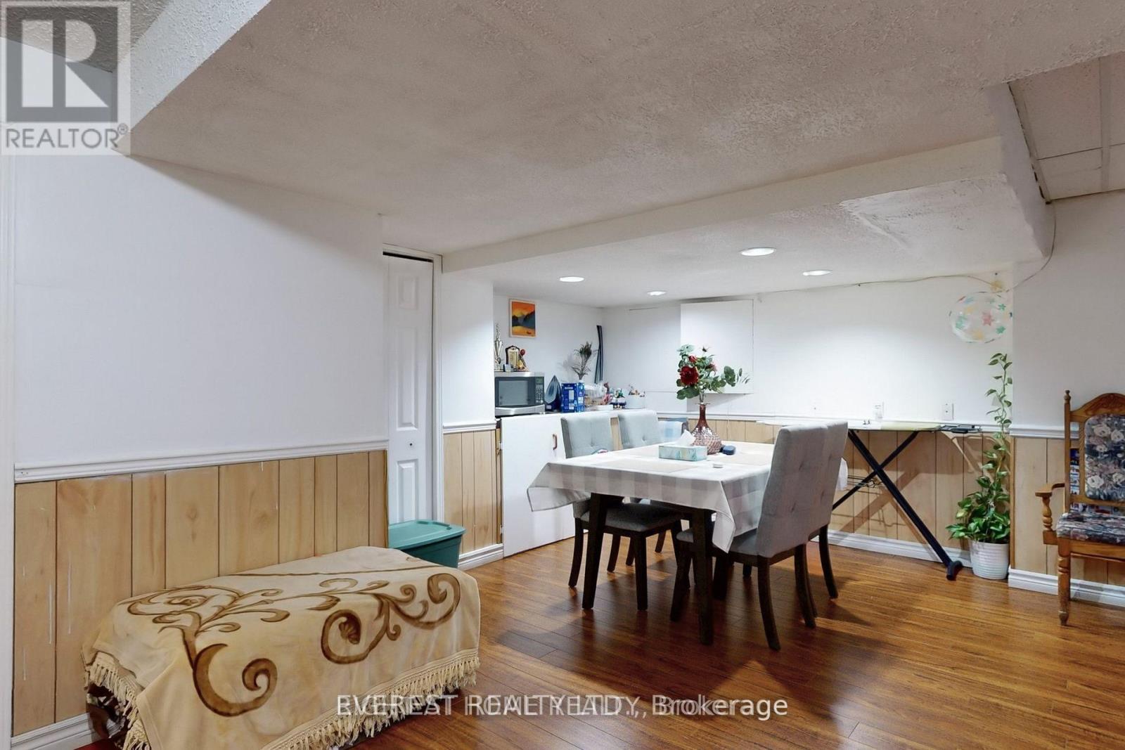 23 Duggan Drive, Brampton, Ontario  L6Y 4H9 - Photo 5 - W12539368