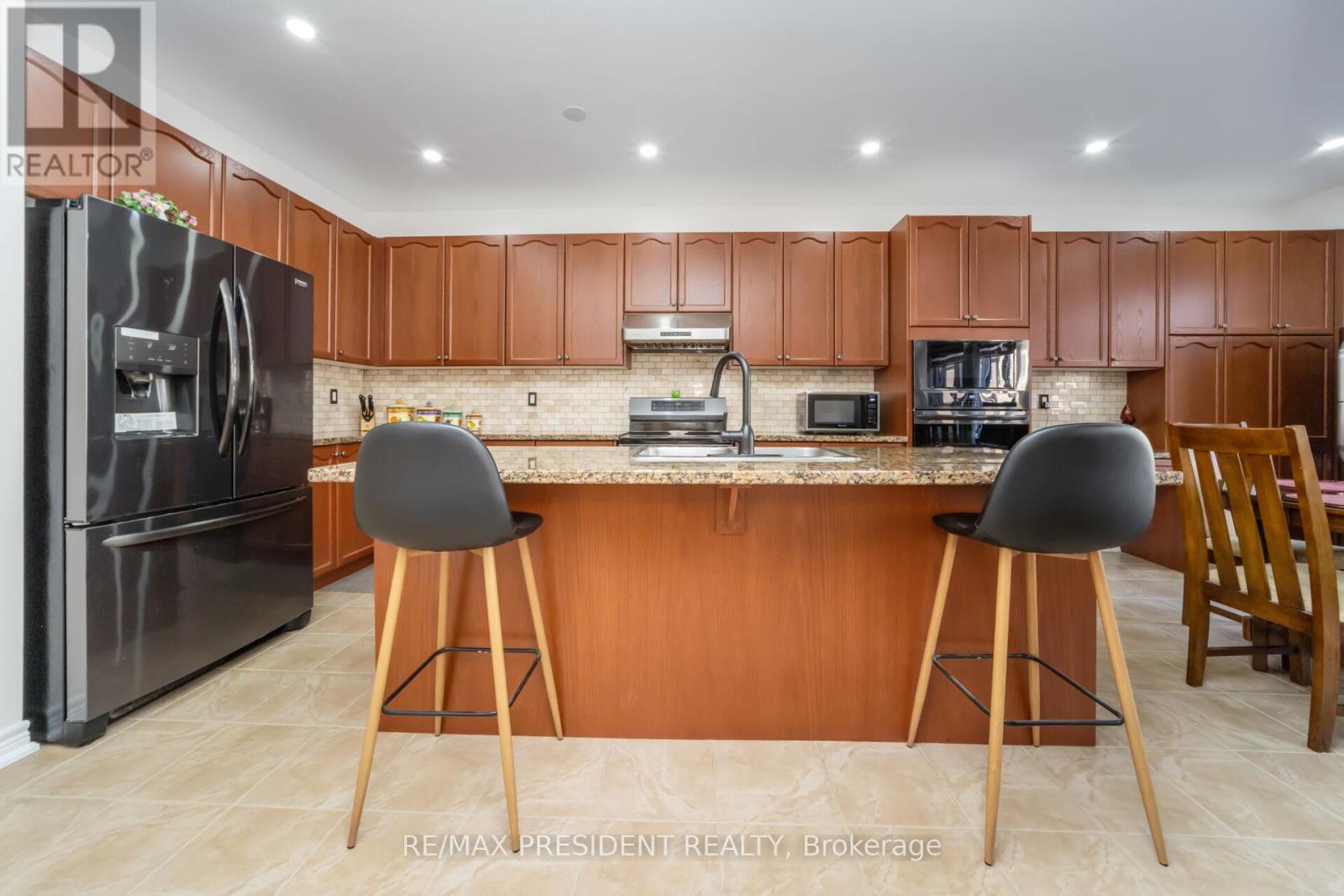 13 Clunburry Road, Brampton, Ontario  L7A 5B4 - Photo 14 - W12539384