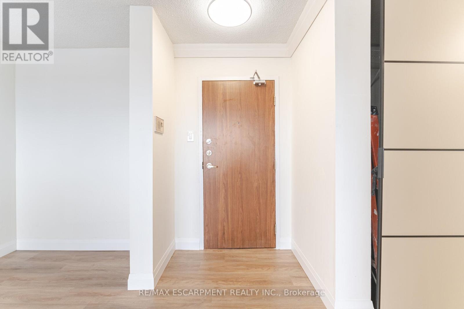 707 - 2301 Derry Road W, Mississauga, Ontario  L5N 2R4 - Photo 5 - W12539408