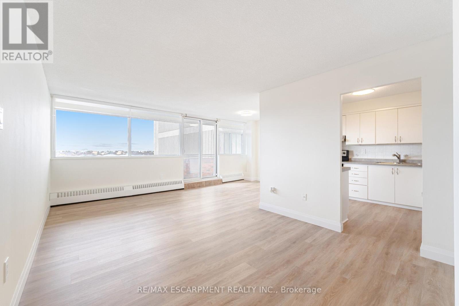 707 - 2301 Derry Road W, Mississauga, Ontario  L5N 2R4 - Photo 6 - W12539408