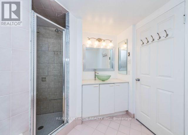 2105 - 55 Elm Road W, Mississauga, Ontario  L5B 3Z3 - Photo 10 - W12539416