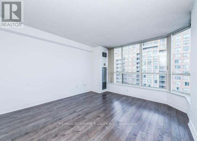 2105 - 55 Elm Road W, Mississauga, Ontario  L5B 3Z3 - Photo 11 - W12539416