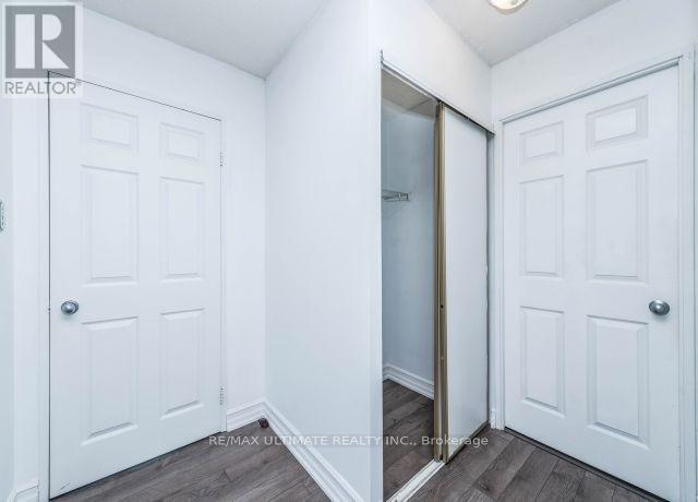 2105 - 55 Elm Road W, Mississauga, Ontario  L5B 3Z3 - Photo 12 - W12539416