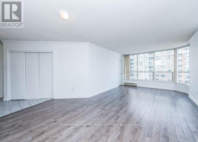 2105 - 55 Elm Road W, Mississauga, Ontario  L5B 3Z3 - Photo 8 - W12539416