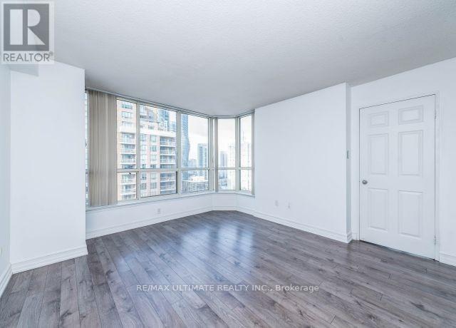 2105 - 55 Elm Road W, Mississauga, Ontario  L5B 3Z3 - Photo 9 - W12539416