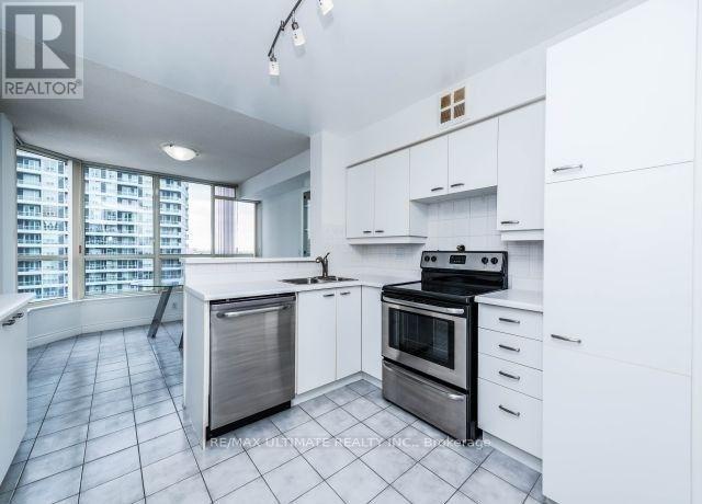 2105 - 55 Elm Road W, Mississauga, Ontario  L5B 3Z3 - Photo 2 - W12539416