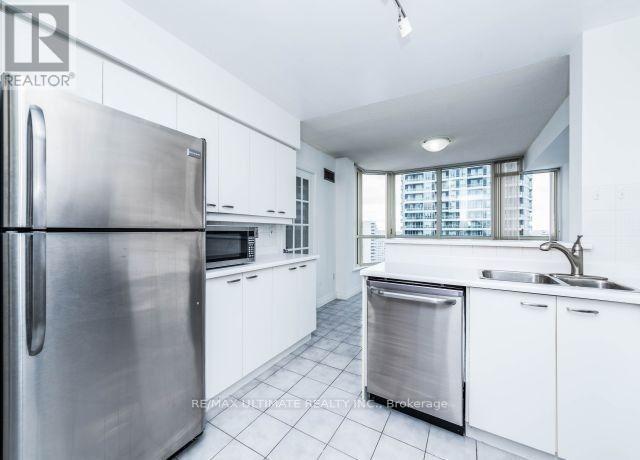 2105 - 55 Elm Road W, Mississauga, Ontario  L5B 3Z3 - Photo 3 - W12539416