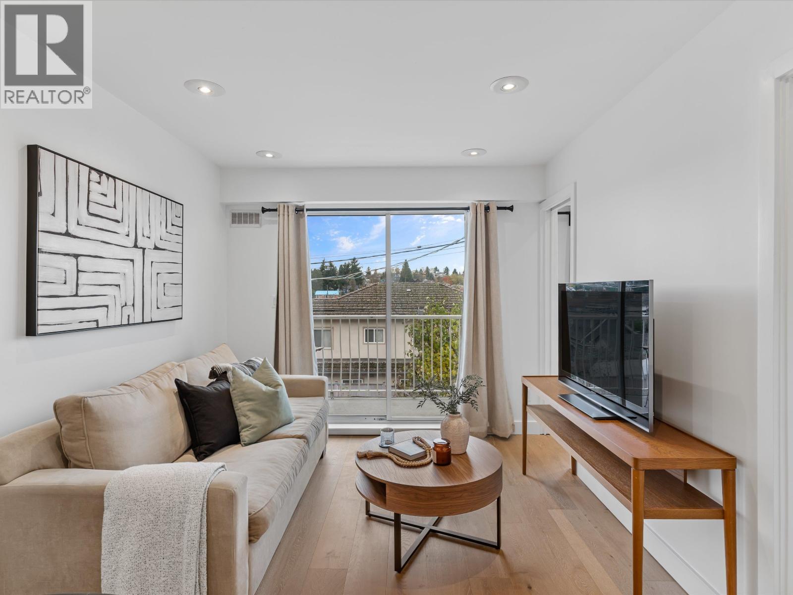 201 4315 Fraser Street, Vancouver, British Columbia  V5V 4G4 - Photo 2 - R3066960