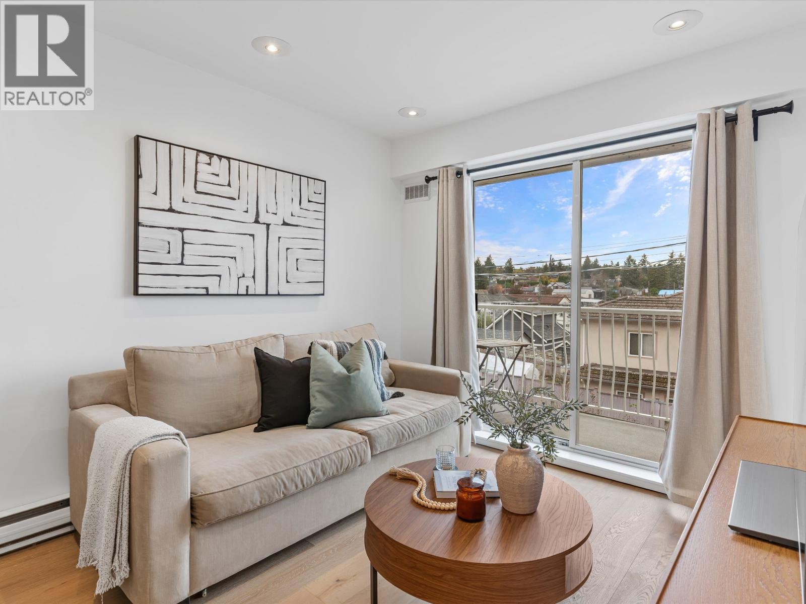 201 4315 Fraser Street, Vancouver, British Columbia  V5V 4G4 - Photo 3 - R3066960