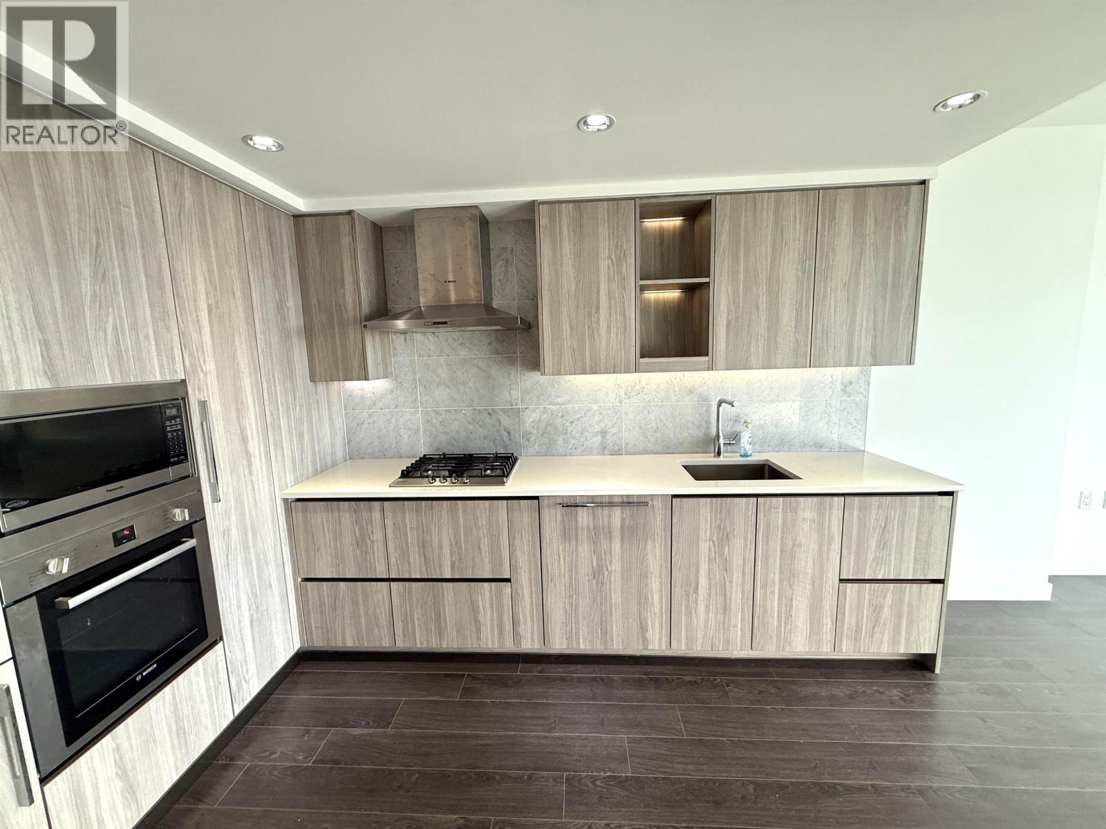 4720 LOUGHEED HIGHWAY, burnaby, British Columbia