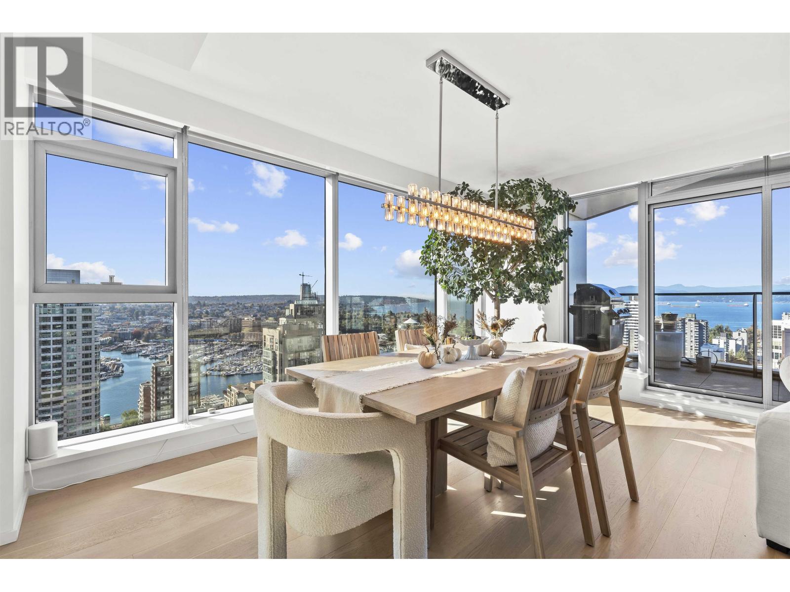 2403 889 PACIFIC STREET, Vancouver, British Columbia