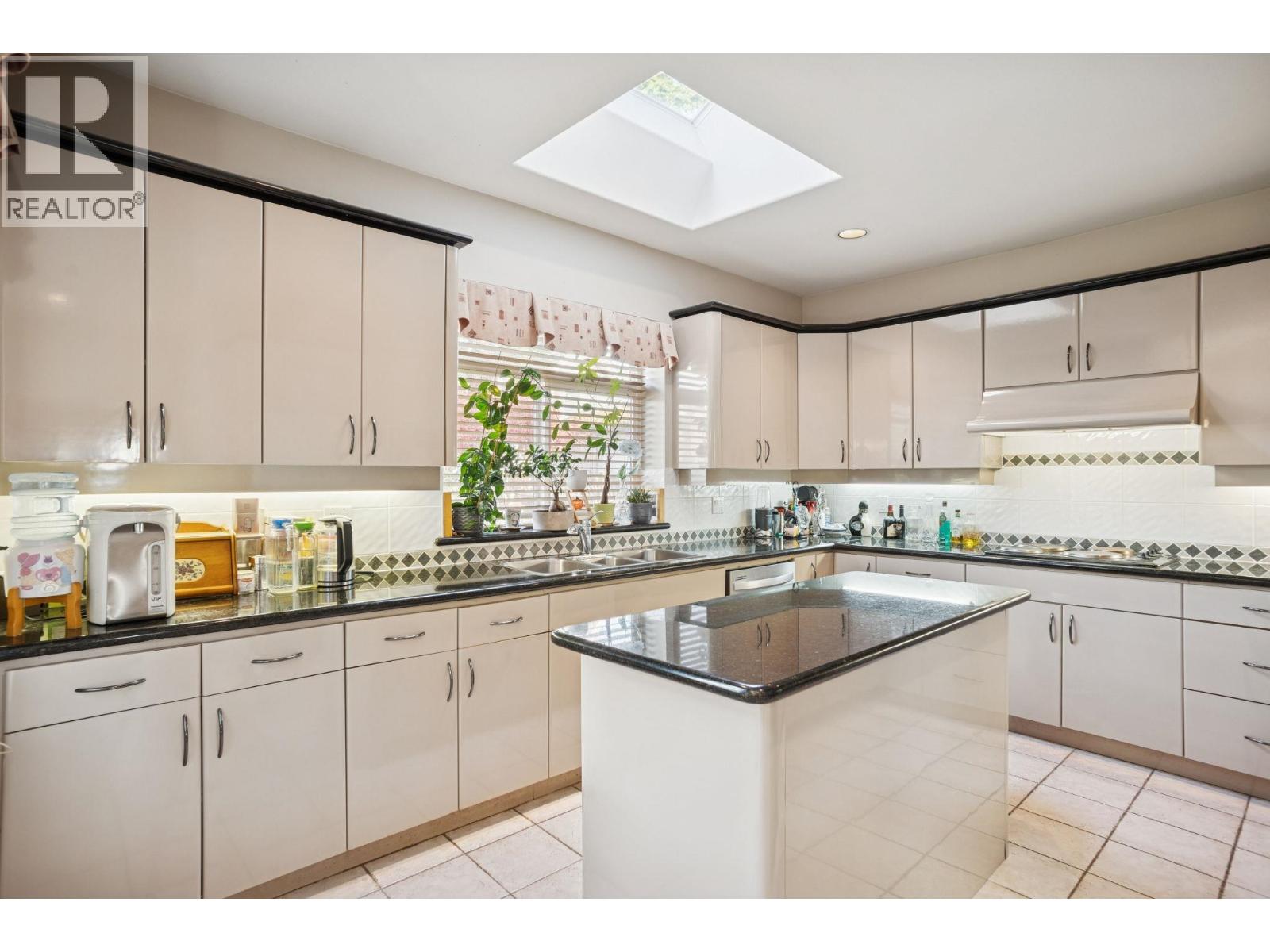 4111 Blundell Road, Richmond, British Columbia  V7C 1G7 - Photo 13 - R3066572