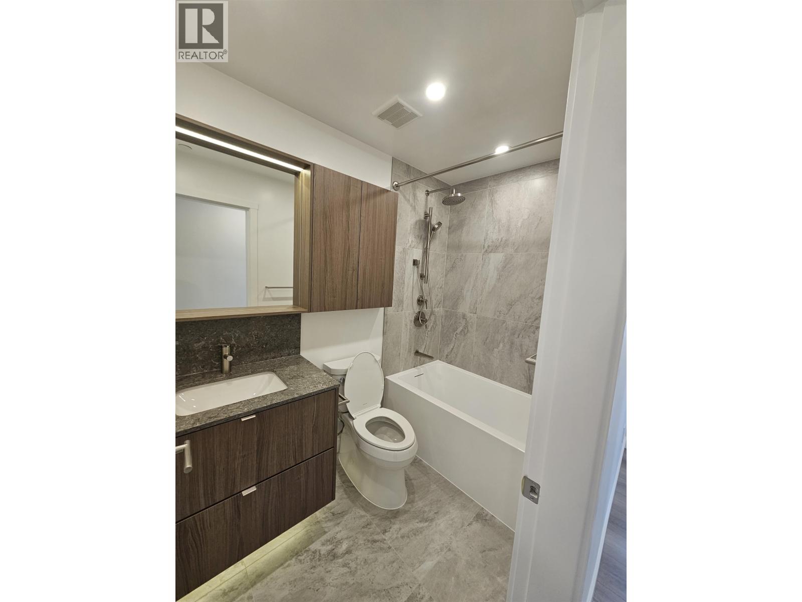 2010 626 Claremont Street, Coquitlam, British Columbia  V3J 3T4 - Photo 5 - R3066591