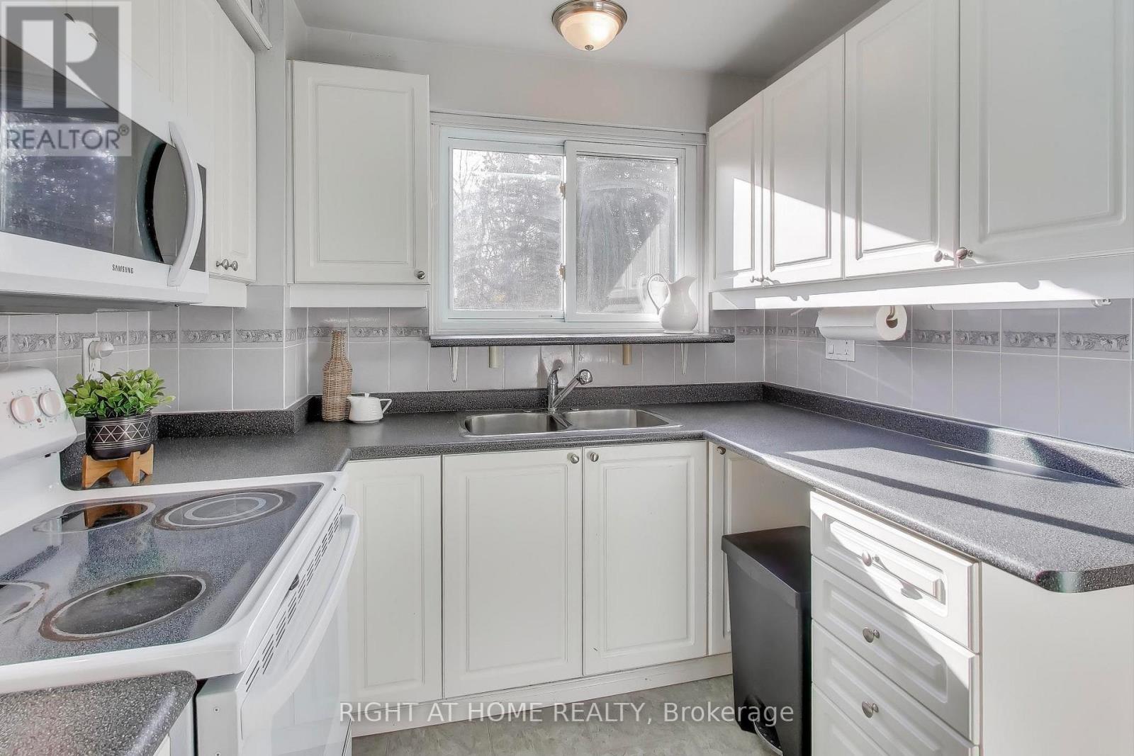 408 Camelot Court, Oshawa, Ontario  L1G 6P7 - Photo 11 - E12539462